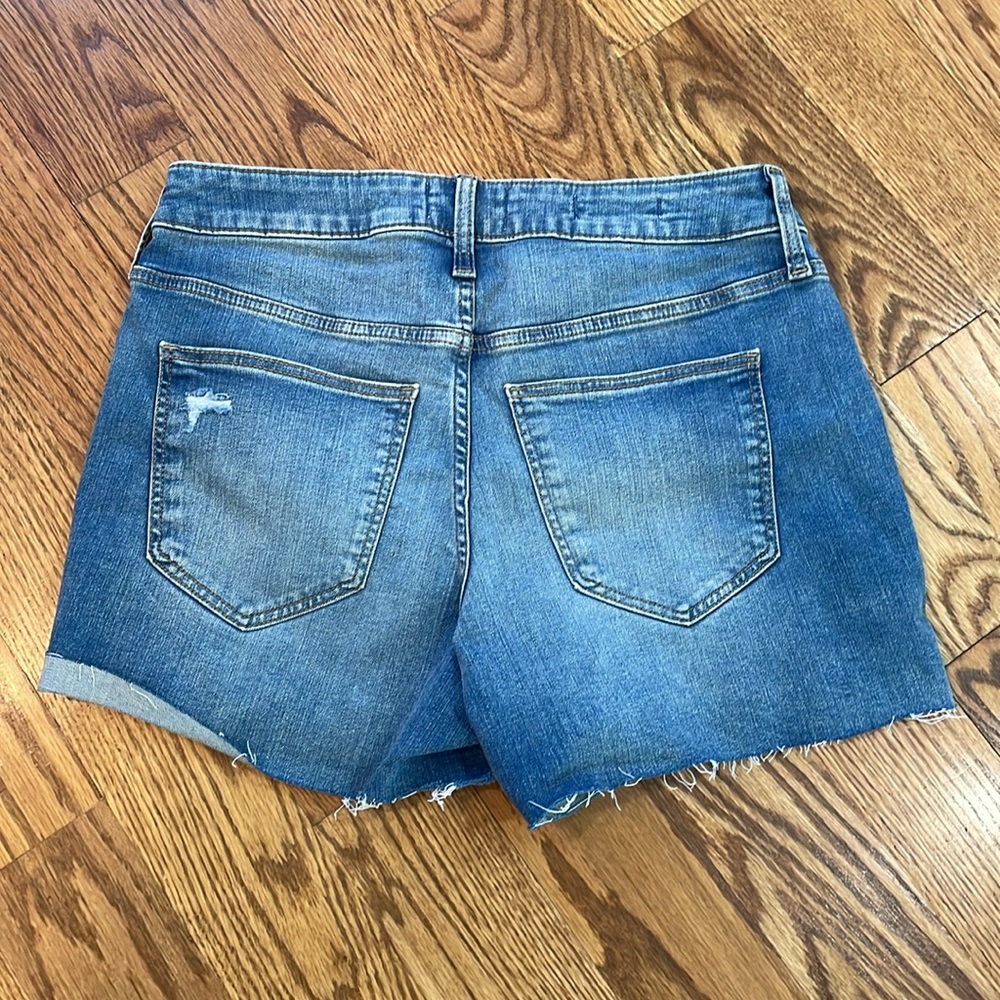 Women’s High Rise Midi Jean Shorts. Size 6/28. Like New Condition. - Picture 9 of 11